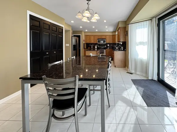 324 Chesapeake LN, Bloomingdale, IL 60108