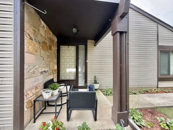 752 Biloxie CT #752, Carol Stream, IL 60188