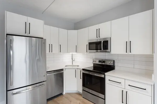 7645 N SHERIDAN RD #301, Chicago, IL 60626