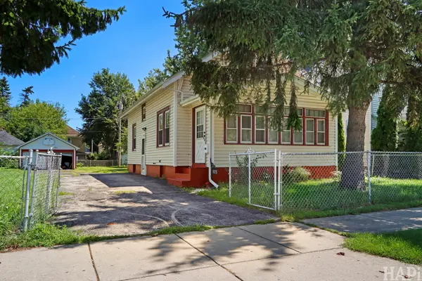 825 N Ash ST, Waukegan, IL 60085
