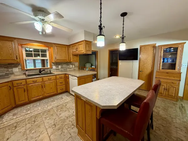 417 S Fairview DR, Luverne, MN 56156