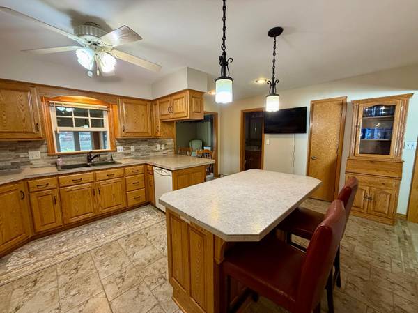 417 S Fairview DR, Luverne, MN 56156