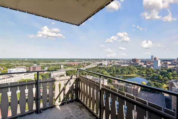 400 Groveland AVE #1912, Minneapolis, MN 55403