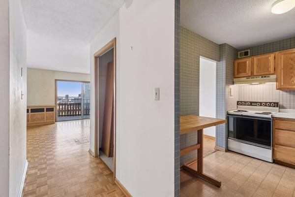400 Groveland AVE #1912, Minneapolis, MN 55403