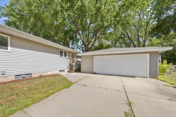 4242 Limestone DR, Eagan, MN 55122