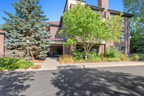 851 River Mews CT #105, Minneapolis, MN 55414