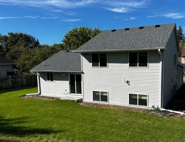 342 Parkview LN S, Maplewood, MN 55119