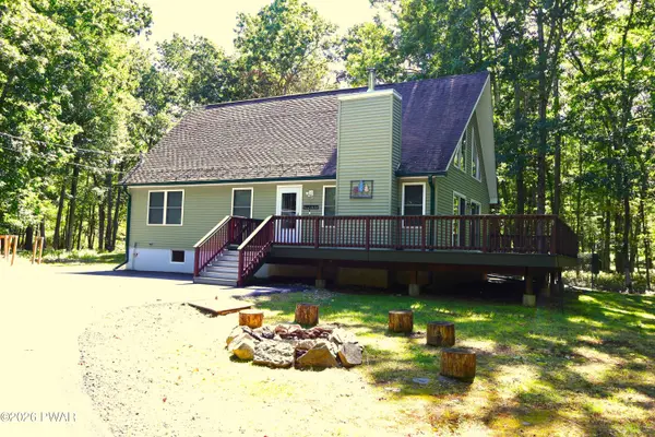 105 Doe CT, Hawley, PA 18428