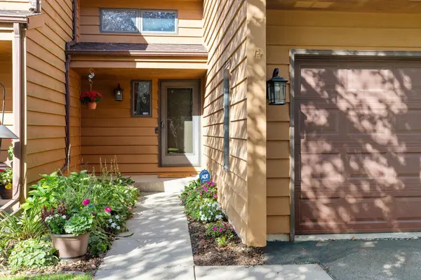 901 E WINDFIELD PL #B, Appleton, WI 54911