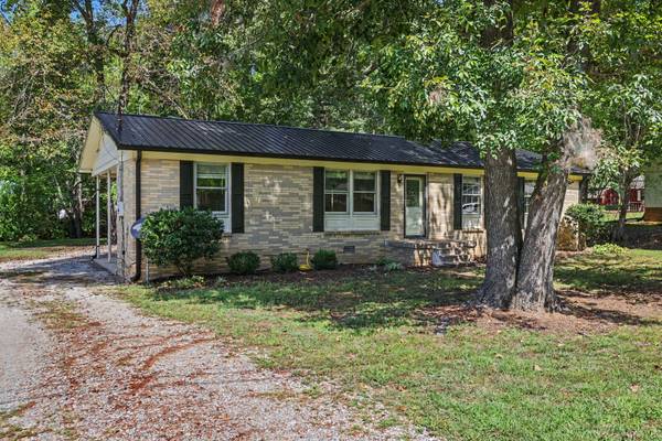 761 Cherokee Dr, New Johnsonville, TN 37134
