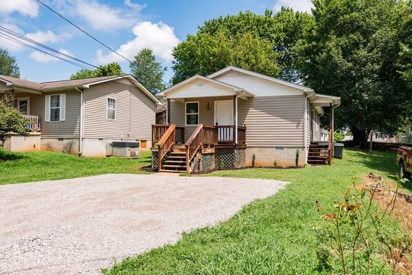250 Mountain St, Doyle, TN 38559