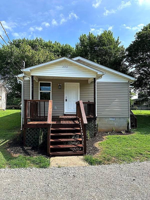 250 Mountain St, Doyle, TN 38559