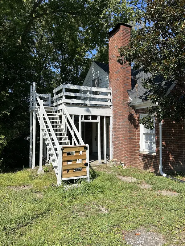 107 Washington Ave, Camden, TN 38320