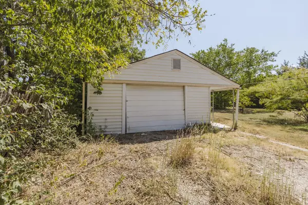 706 S Verna Ave, Andover, KS 67002