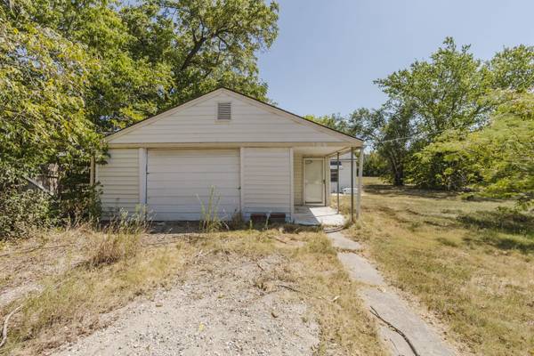 706 S Verna Ave, Andover, KS 67002