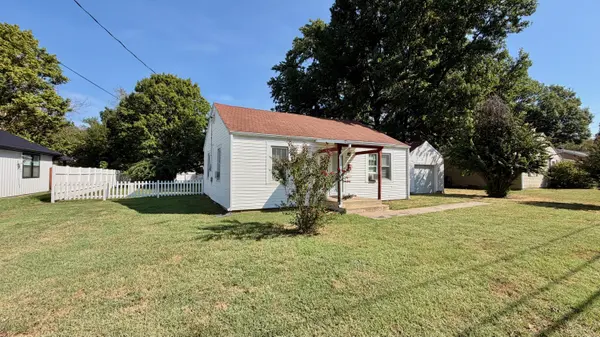 323 E Summit ST, Bolivar, MO 65613