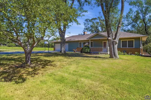 4130 NW Green Hills RD, Topeka, KS 66618