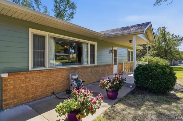 4130 NW Green Hills RD, Topeka, KS 66618