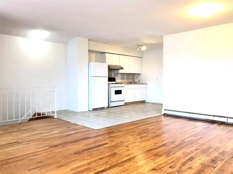 82-03 54th AVE #2nd Fl, Elmhurst, NY 11373