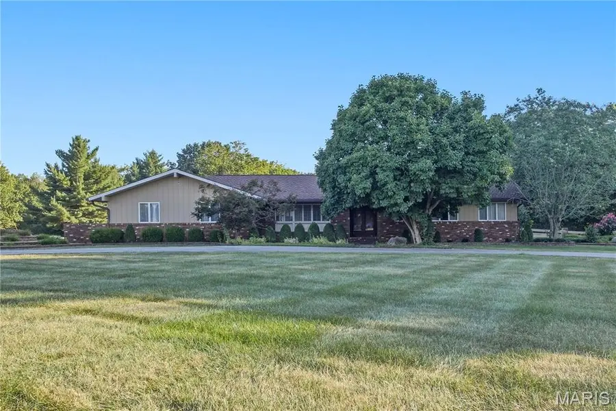 258 Yaeger Lake TRL, Litchfield, IL 62056