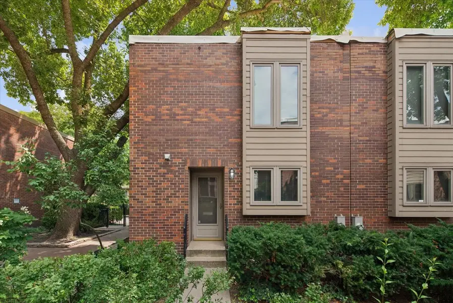 1926 N Larrabee ST, Chicago, IL 60614