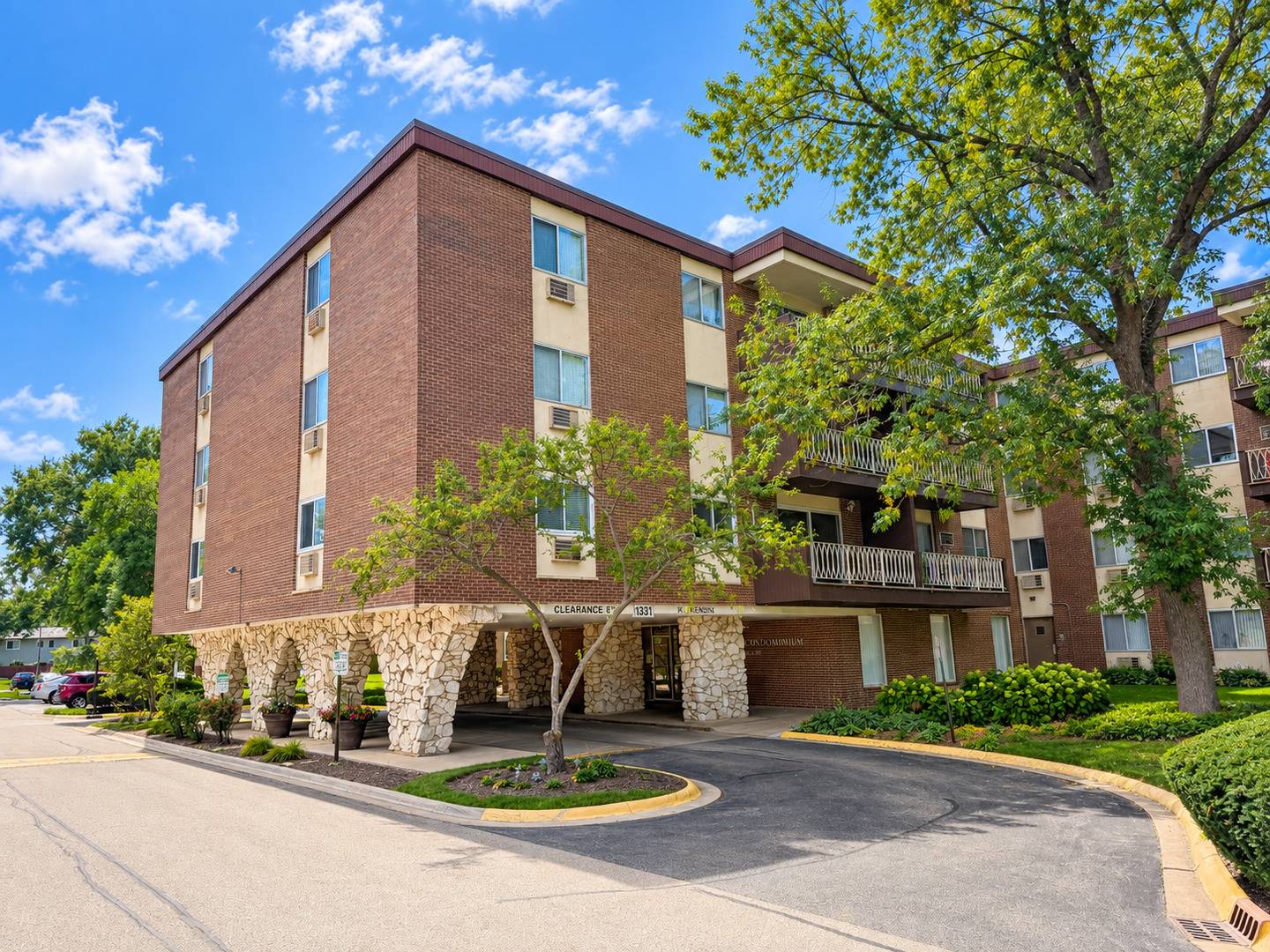 1331 S Finley RD #213, Lombard, IL 60148
