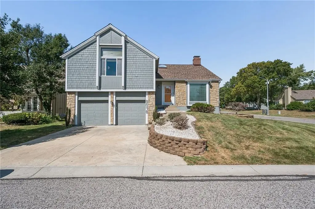 8016 Monrovia ST, Lenexa, KS 66215
