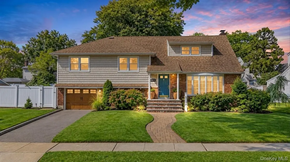 2684 Howell ST, Baldwin, NY 11510