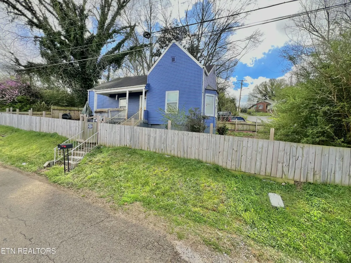 1900 Victoria Ave, Knoxville, TN 37915