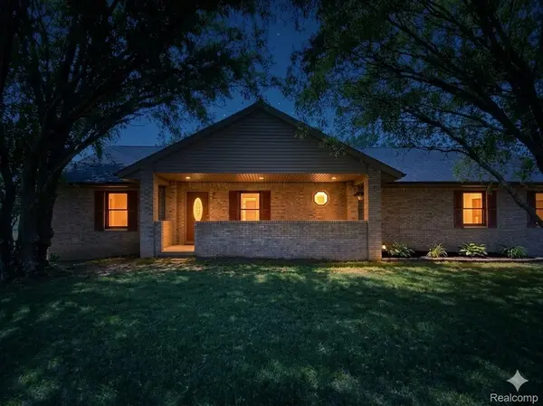 7715 Hidden Knoll CT, Conway Township, MI 48418