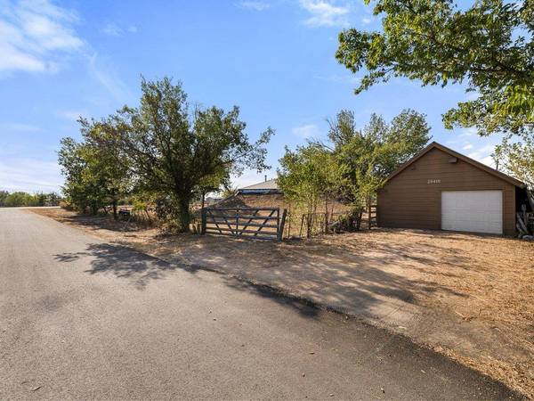 20416 Wilson RD, Coupland, TX 78615
