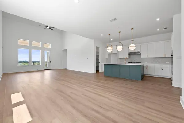 128 Ensberg LN, Liberty Hill, TX 78642