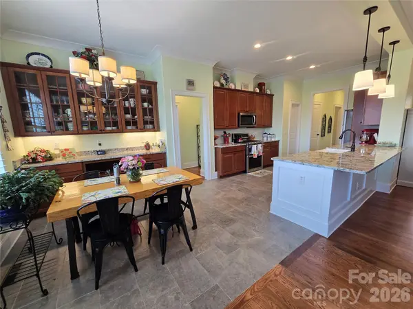 173 Pisgah Ridge TRL, Mills River, NC 28759