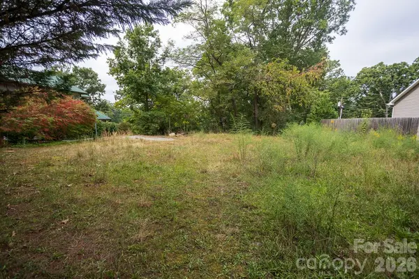 99999 Pine Cone DR, Asheville, NC 28805