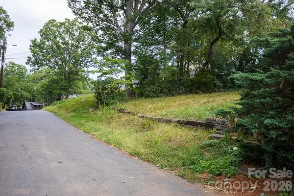 99999 Pine Cone DR, Asheville, NC 28805