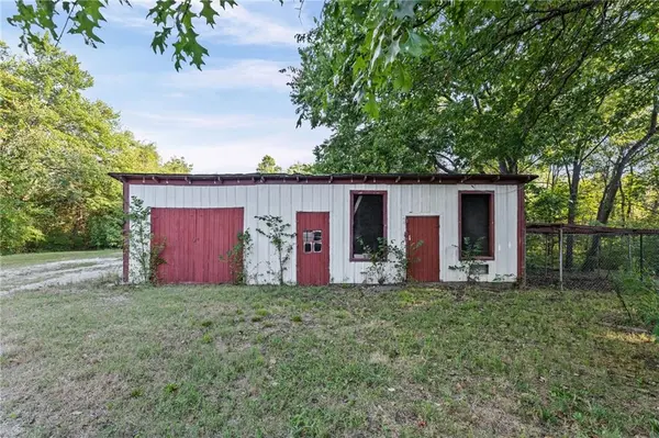39041 Railroad AVE, Osawatomie, KS 66064