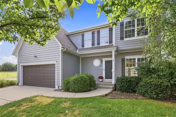 17517 W 160th TER, Olathe, KS 66062