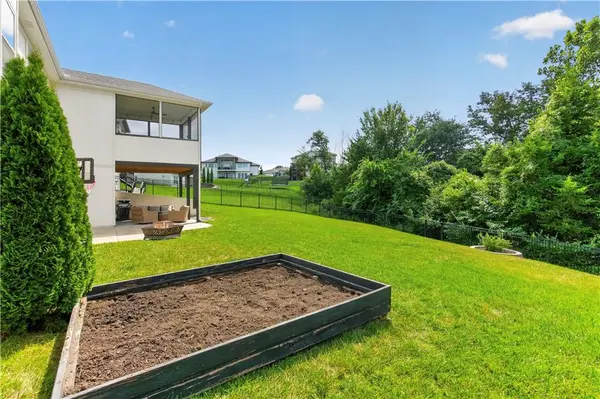 5968 Oak Creek CT, Parkville, MO 64152