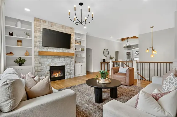 5968 Oak Creek CT, Parkville, MO 64152