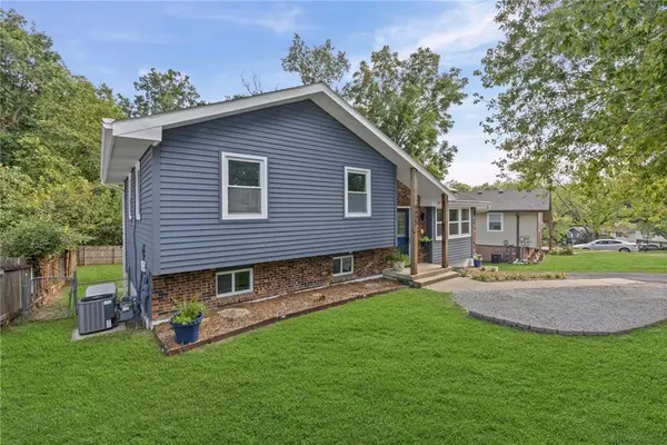 4825 N Revere DR, Kansas City, MO 64151