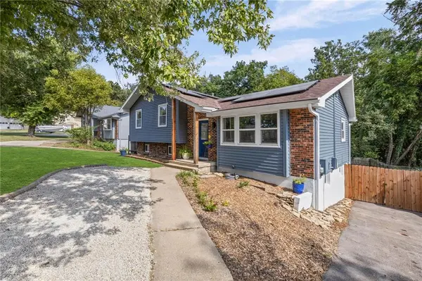 4825 N Revere DR, Kansas City, MO 64151