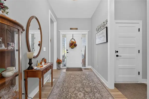 1169 SW Whitby DR, Lee's Summit, MO 64082