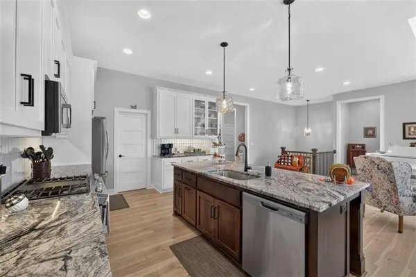 1169 SW Whitby DR, Lee's Summit, MO 64082