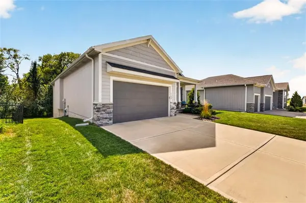 1169 SW Whitby DR, Lee's Summit, MO 64083