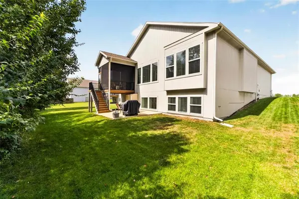 1169 SW Whitby DR, Lee's Summit, MO 64083