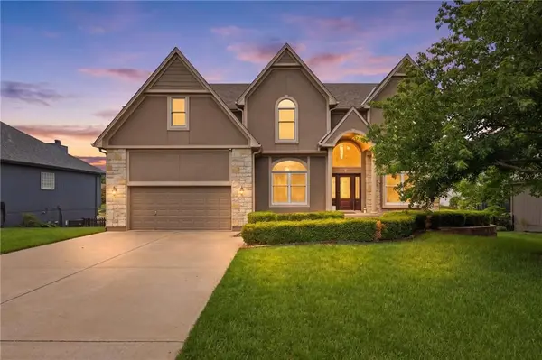 2808 SW Arthur DR, Lee's Summit, MO 64082