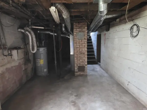 1144 E Bowman ST, South Bend, IN 46613-3120