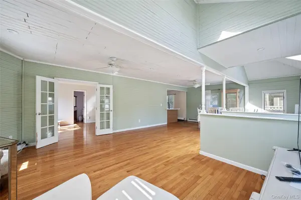 9 Watson ST, East Islip, NY 11730