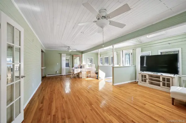 9 Watson ST, East Islip, NY 11730