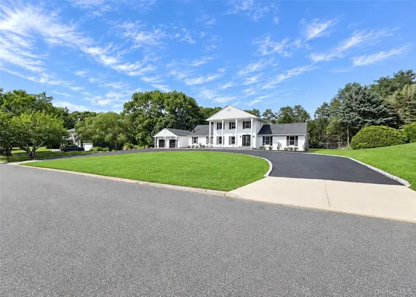 19 Victoria LN, Manorville, NY 11949